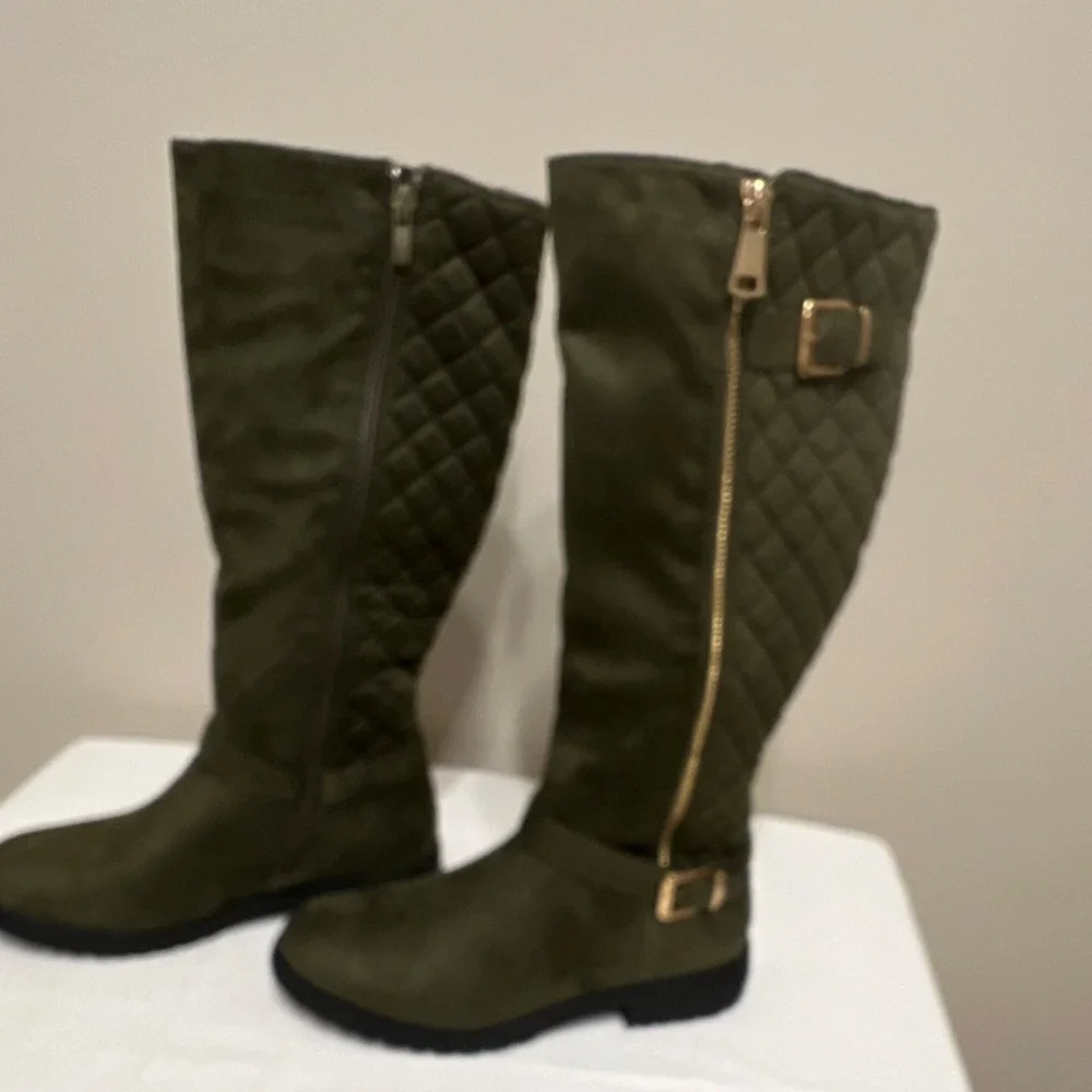 Rachel Quilted Microfiber Knee High Riding Boots Olive Zipper Buckle Women's 7M